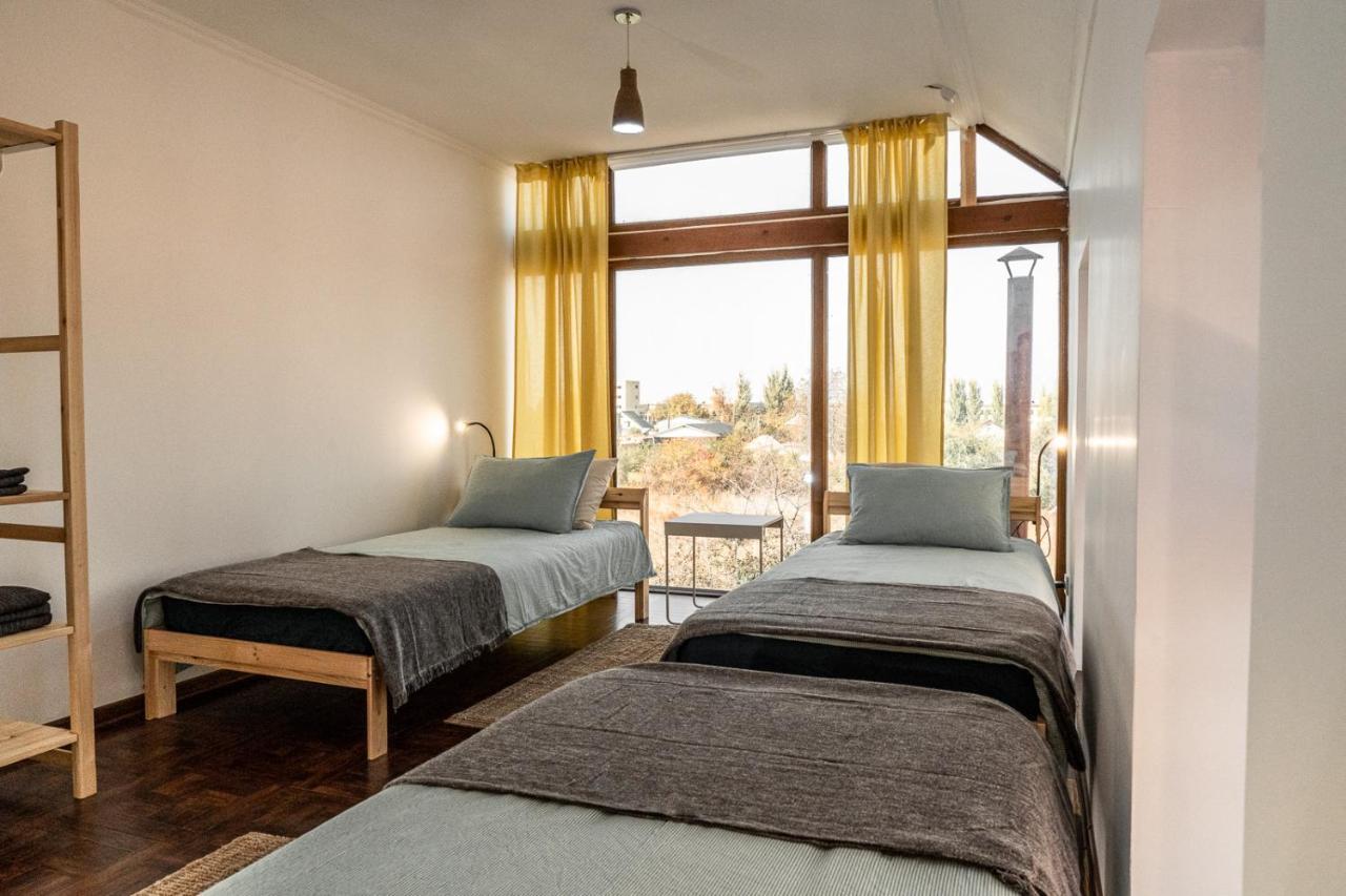 Ostello Modern Loft Lighthouse Karakol Esterno foto